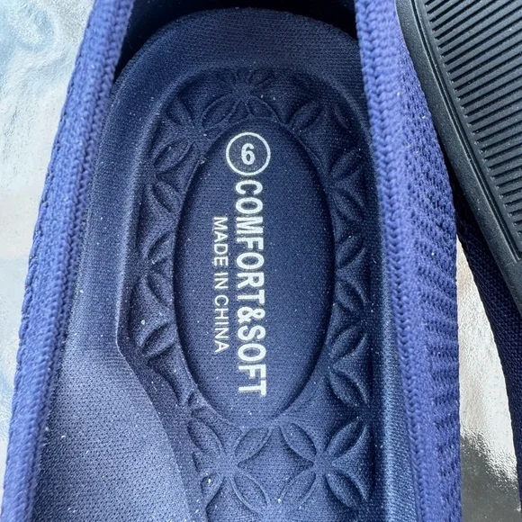 2 Women's Pointed-Toe Flats in Navy and Black 9 Like New - Picture 6 of 12